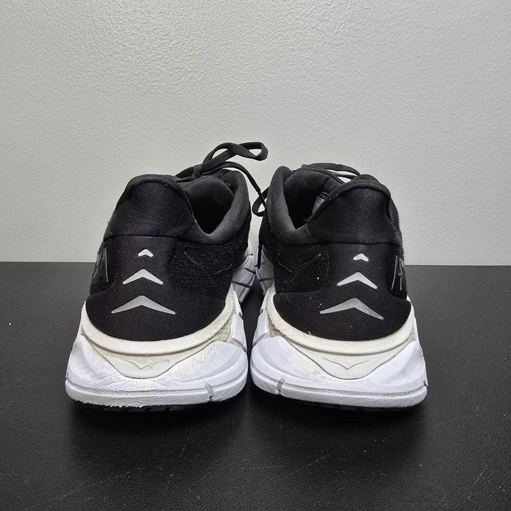Hoka Shoes Womens Size 10.5B Black White Arahi 6 Performance Running Sneakers